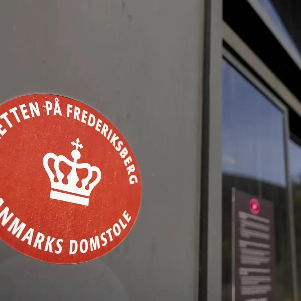 Billede af indgangen til retten på Frederiksberg